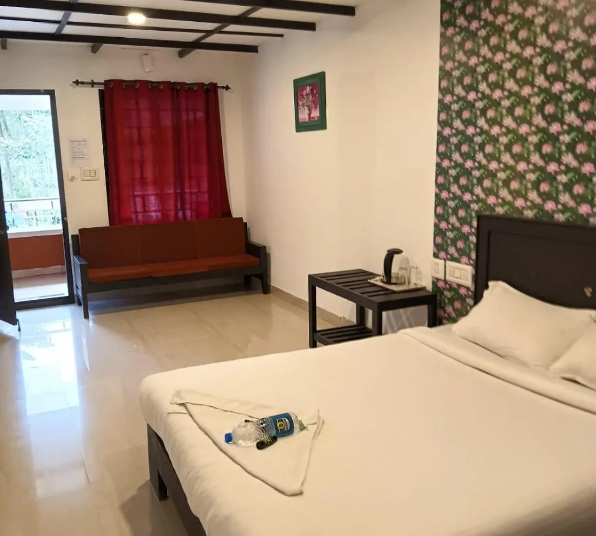 Meppādi Jungle Valley Ayurvedic Spa Resort מלון