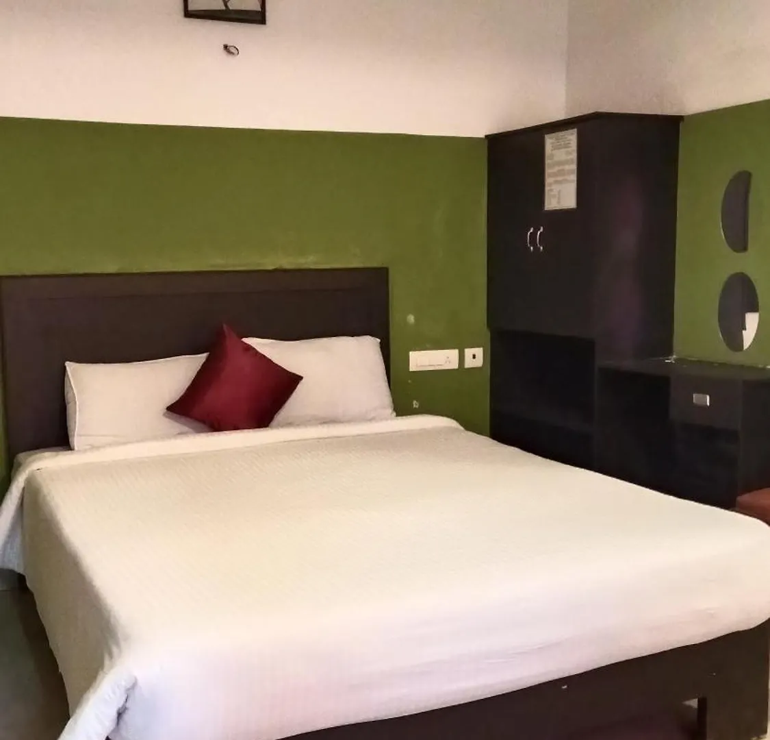 Meppādi Jungle Valley Ayurvedic Spa Resort מלון