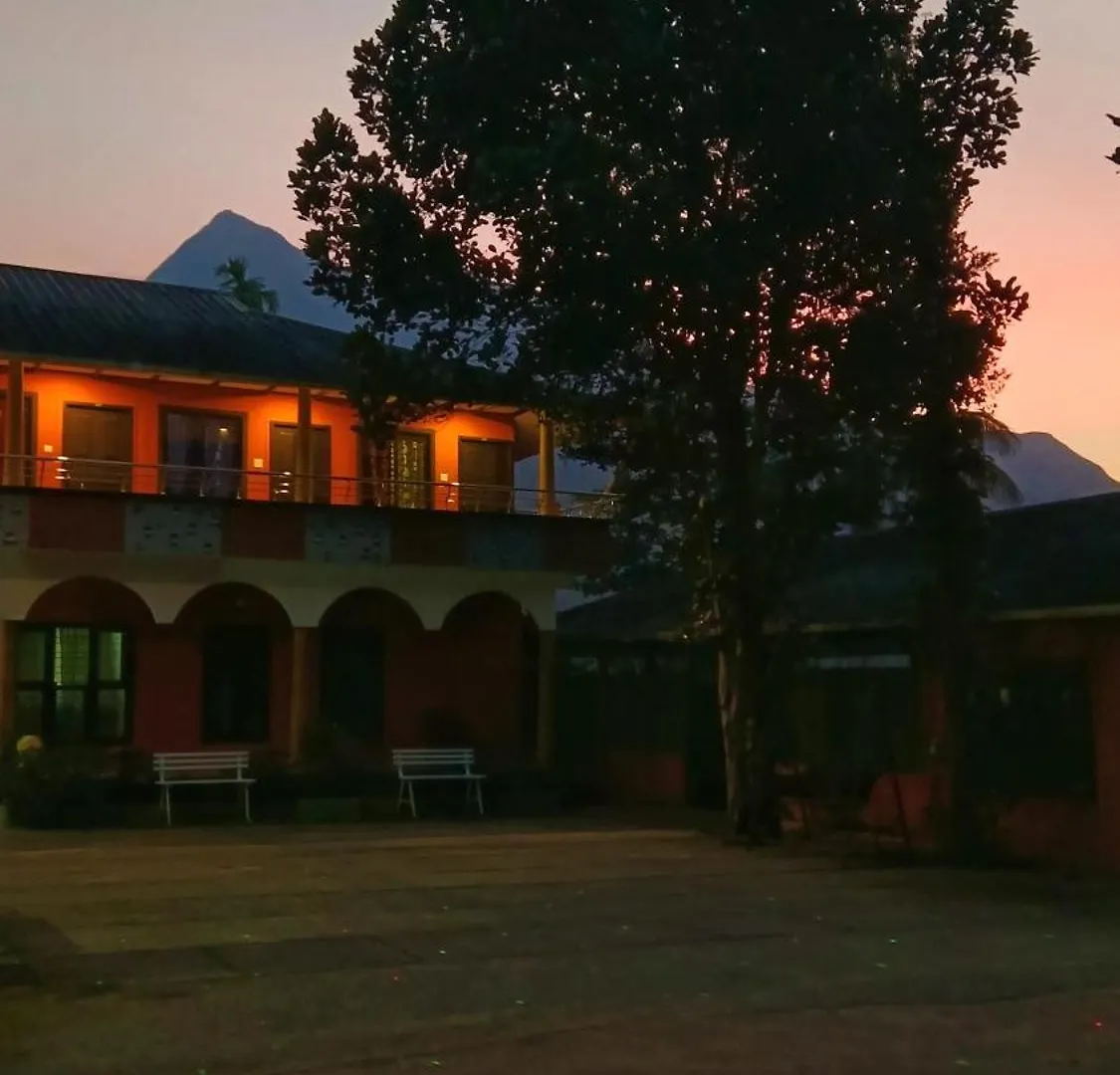 Meppādi Jungle Valley Ayurvedic Spa Resort מלון